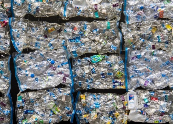La instalación contará con diferentes áreas para gestionar diversos tipos de residuos como RCD, RAEE, VFU, madera, metales, papel o plásticos.